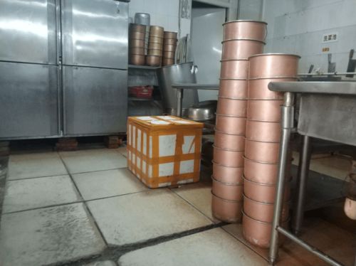 竹簽重復使用，衛(wèi)生何在？——中山人氣火鍋店食品安全隱患引關(guān)注